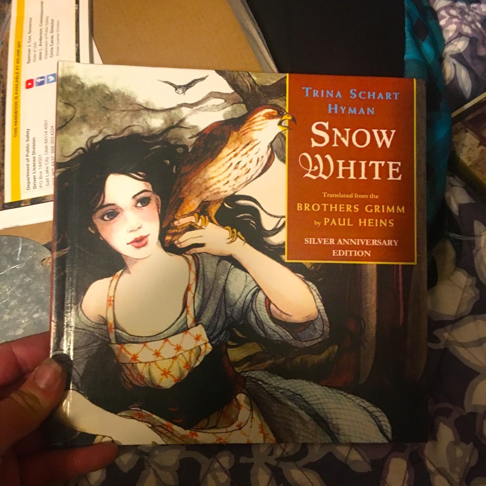 Childrens book SNOW WHITE